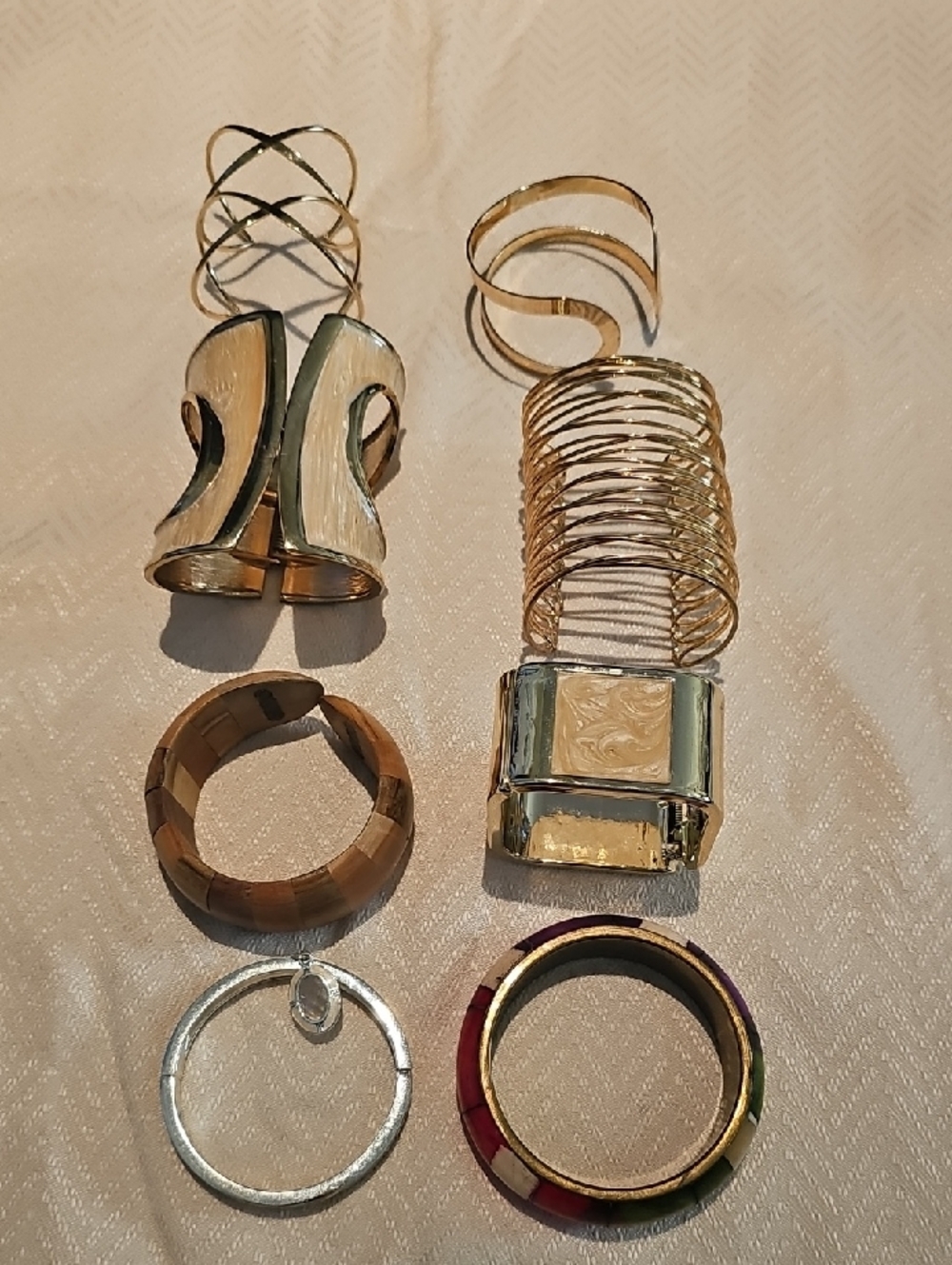 LOT of Bracelets - 8 Bangles